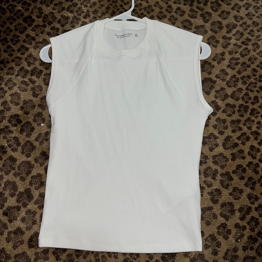 Brand new Abercrombie t-shirt size XS